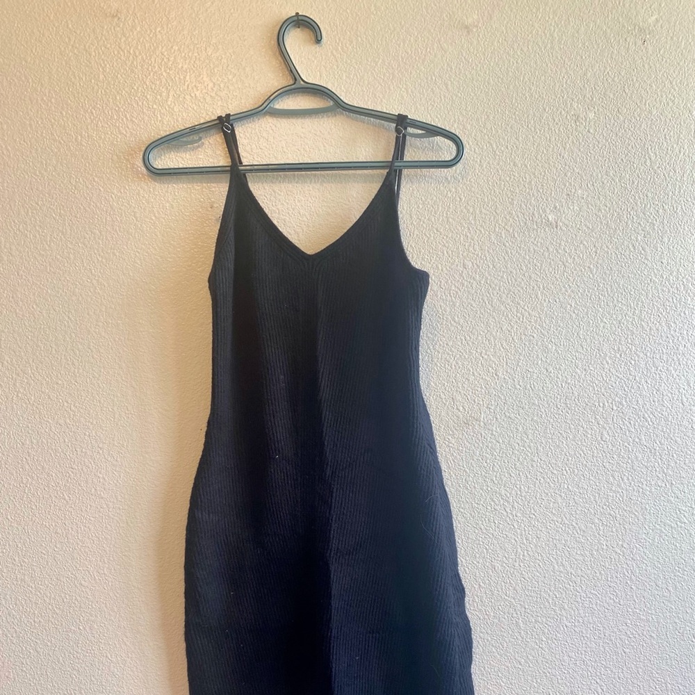 Body-con, v-neck Abercrombie and Fitch midi sweater dress